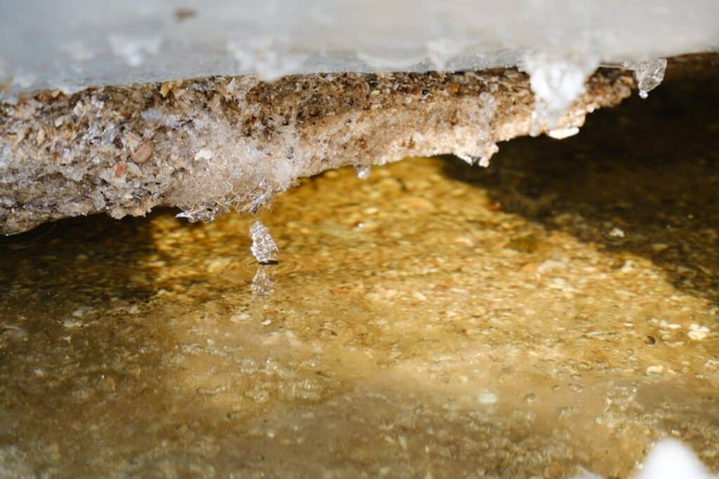 slab leak signs and symptoms